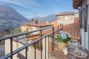 Pozzo Vertical Apartment With Garden and Parking