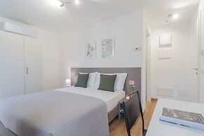 Pozzo Vertical Apartment With Garden and Parking