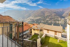 Pozzo Vertical Apartment With Garden and Parking