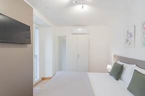 Pozzo Vertical Apartment With Garden and Parking