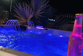Luxury Studio With Private Jacuzzi Near Beaches
