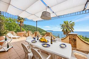Beautiful Apt With Seaview Terrace