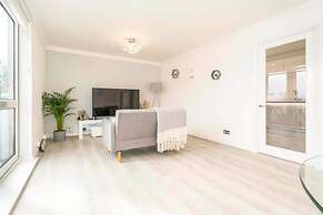 Impeccable 2-bed Apartment Close to City Centre