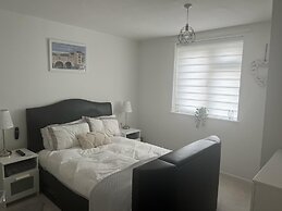 Impeccable 2-bed Apartment Close to City Centre