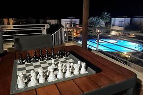 Turtle Bay Holiday - Sleeps 4, Pools & Sea View
