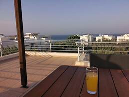 Turtle Bay Holiday - Sleeps 4, Pools & Sea View