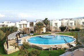 Turtle Bay Holiday - Sleeps 4, Pools & Sea View