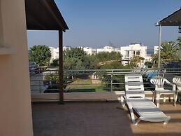 Turtle Bay Holiday - Sleeps 4, Pools & Sea View