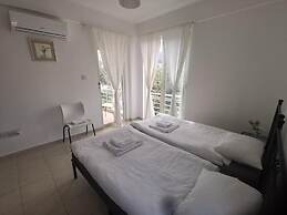 Turtle Bay Holiday - Sleeps 4, Pools & Sea View
