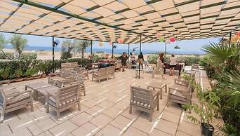 Turtle Bay Holiday - Sleeps 4, Pools & Sea View