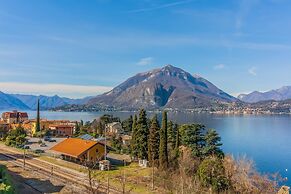 Flower House With Lake View - RS
