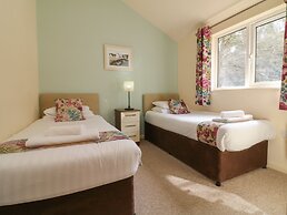 2 Manleigh Park
