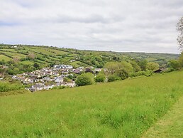2 Manleigh Park
