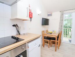 8 Manleigh Park