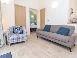 8 Manleigh Park