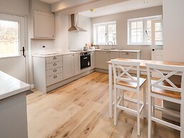 2 Golf Links Cottages