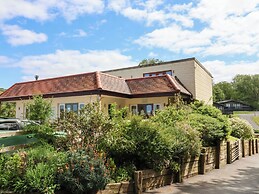 9 Manleigh Park