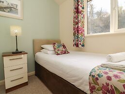 3 Manleigh Park