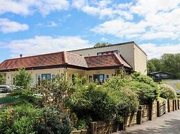 3 Manleigh Park