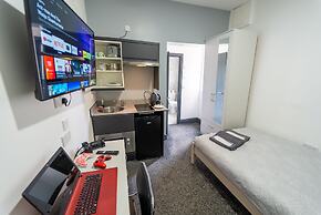 76 Bournbrook Road Equipped Studios Near QE