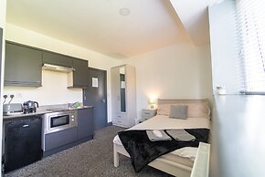 76 Bournbrook Road Equipped Studios Near QE