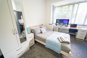 76 Bournbrook Road Equipped Studios Near QE
