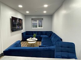 76 Bournbrook Road Equipped Studios Near QE