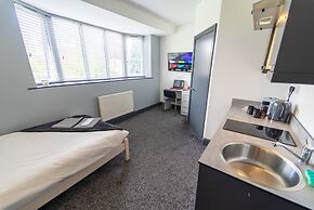 76 Bournbrook Road Equipped Studios Near QE