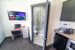 76 Bournbrook Road Equipped Studios Near QE