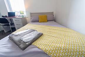 76 Bournbrook Road Equipped Studios Near QE