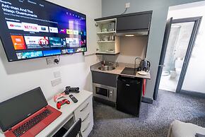76 Bournbrook Road Equipped Studios Near QE