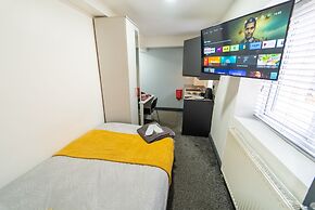 76 Bournbrook Road Equipped Studios Near QE