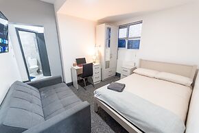76 Bournbrook Road Equipped Studios Near QE