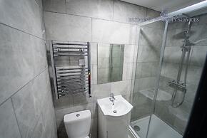 76 Bournbrook Road Equipped Studios Near QE