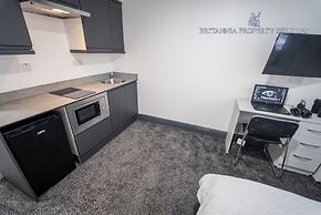 76 Bournbrook Road Equipped Studios Near QE