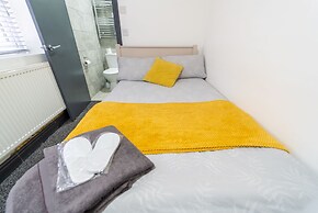 76 Bournbrook Road Equipped Studios Near QE