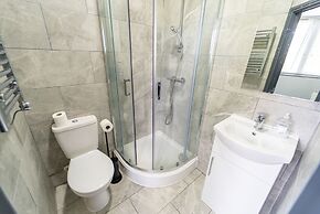 76 Bournbrook Road Equipped Studios Near QE