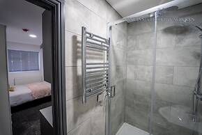 76 Bournbrook Road Equipped Studios Near QE
