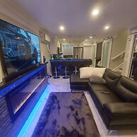 Sunset Mews Luxurious 3 Bed Townhouse