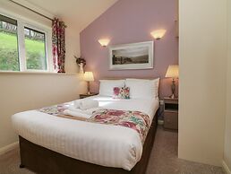 12 Manleigh Park