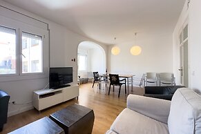 AinB Barcelona Sants Apartments