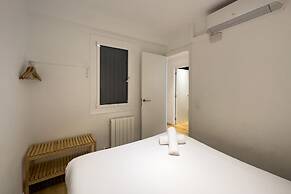 AinB Barcelona Sants Apartments