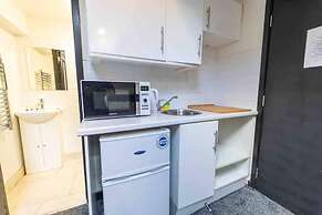 Ground Floor Cosy Studio Close to the City