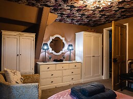 Lonsdale Villa Retreat