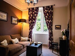 Lonsdale Villa Retreat