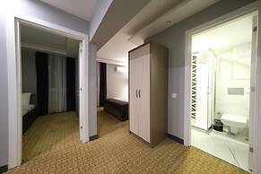 Eniza Hotel