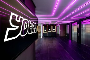 YOTEL Geneva Lake