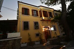 Olivia 1845 Guest House