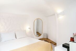 Nano Oia Canaves