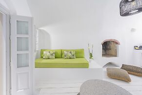 Nano Oia Canaves